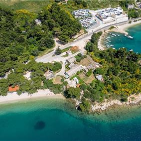 5 bedroom beachfront villa with heated pool near Omis, sleeps 9